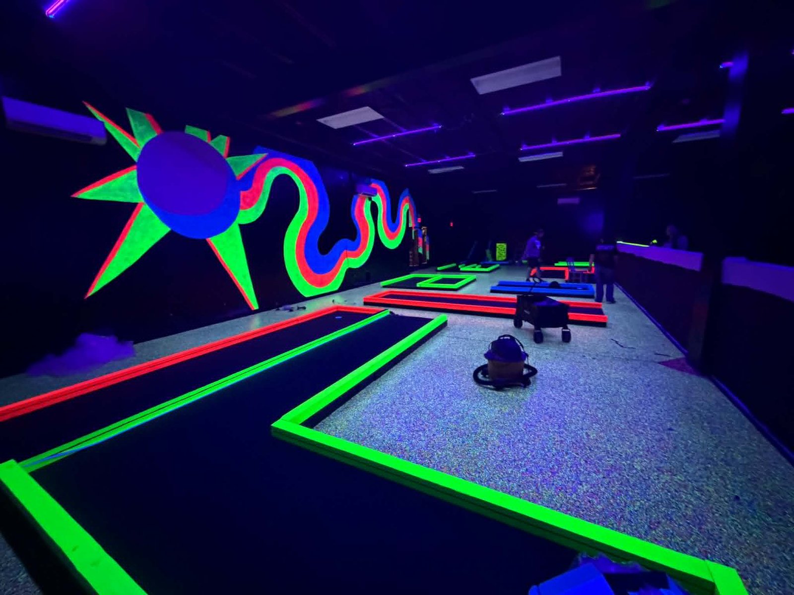 Grand Slam Glow Mini Golf - 18 hole blacklight mini golf in Branson MO